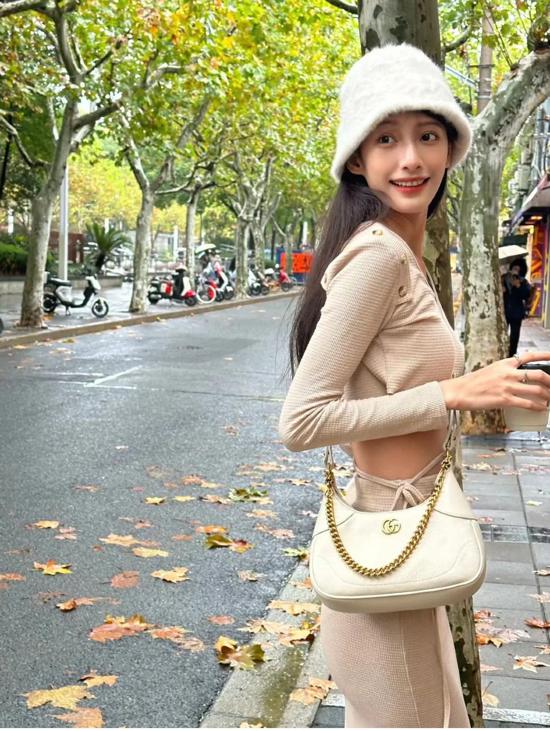 Сумка Gucci на цепочке через плечо - белая