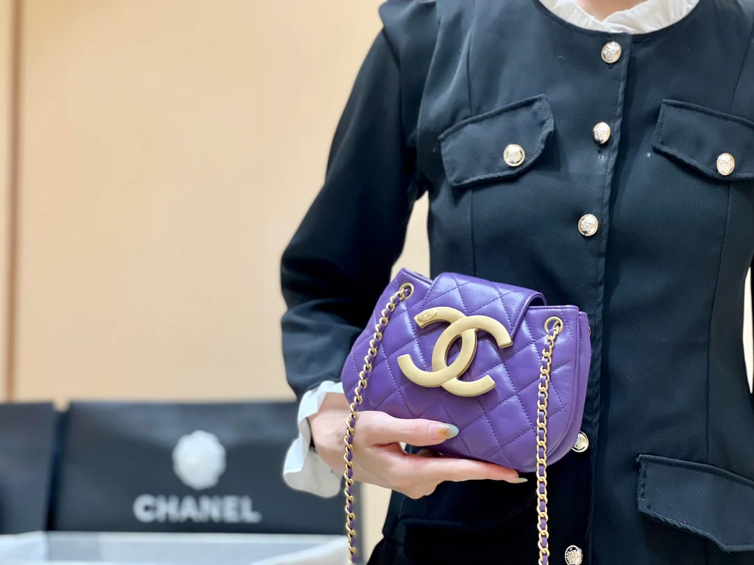 Новая коллекция Chanel ?Ранняя весна? — 24c — Большая ретро-сумка Double C — Мессенджер — Фиолетовая