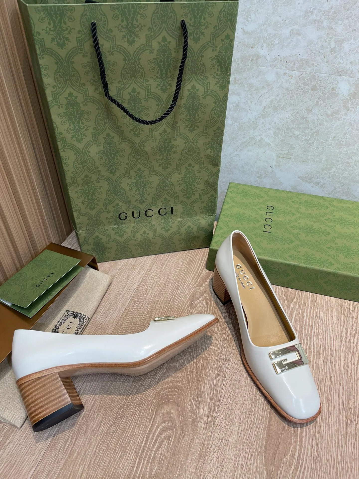 Gucci - 22 Ранняя весна - Ретро - Туфли на низком каблуке - 1