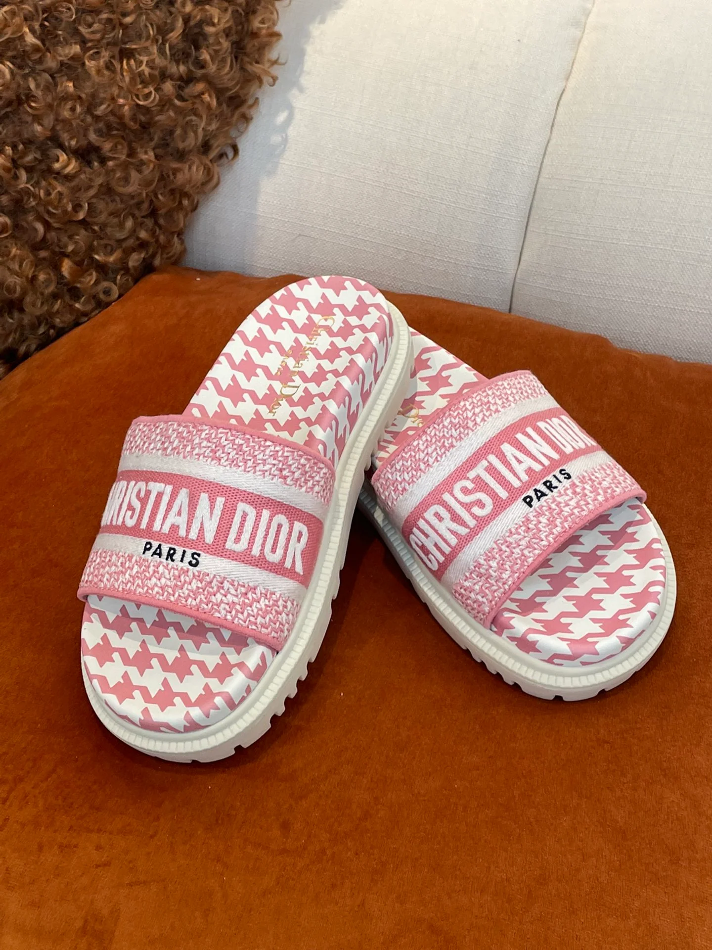 Dior - Розовые вышитые тапочки