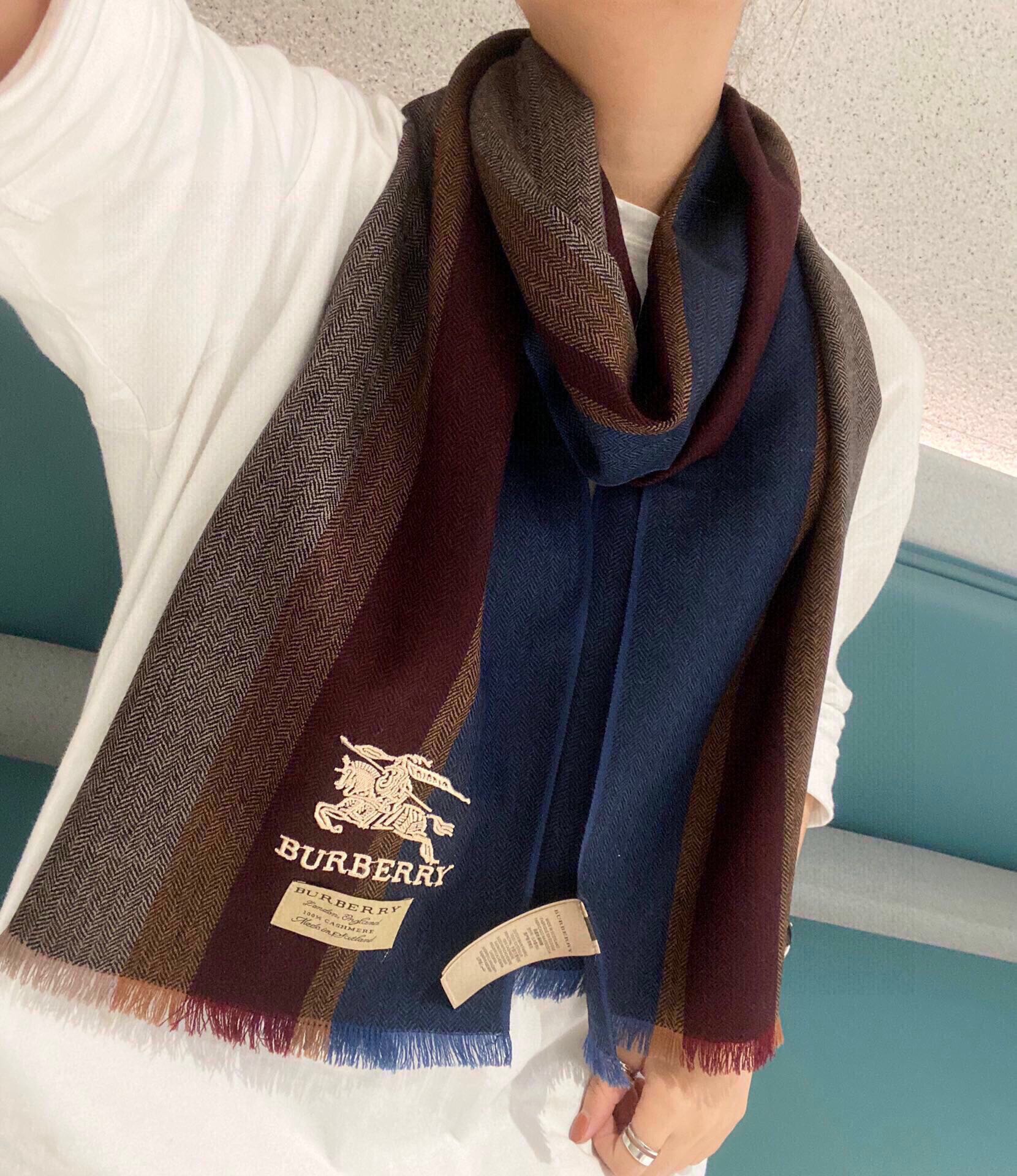 Кашемировый шарф Burberry - 180 см - 32 см