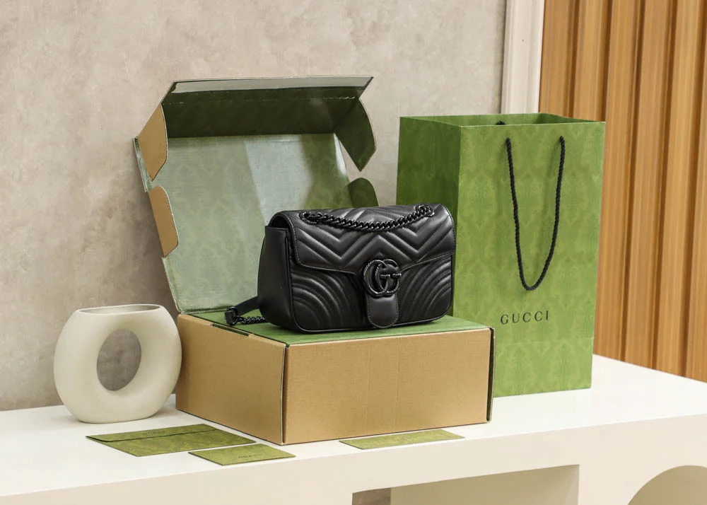 Сумка на цепочке из коллекции Gucci Marmont - Черная
