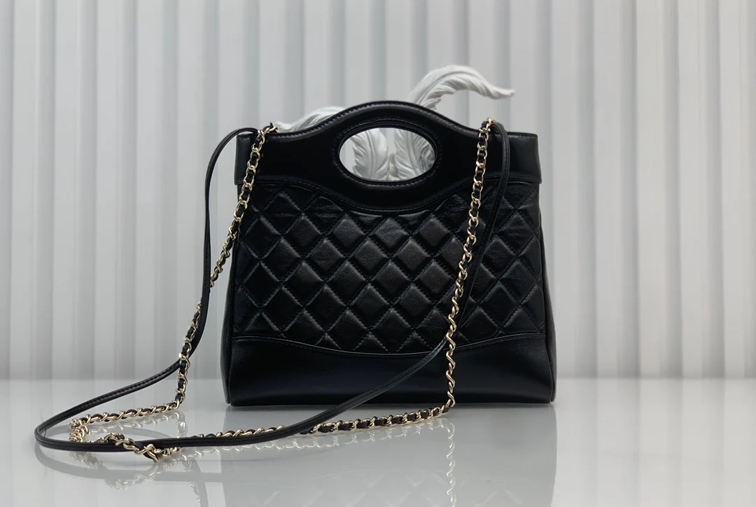 Мини-сумочка Chanel 24c31 из овечьей кожи - черная