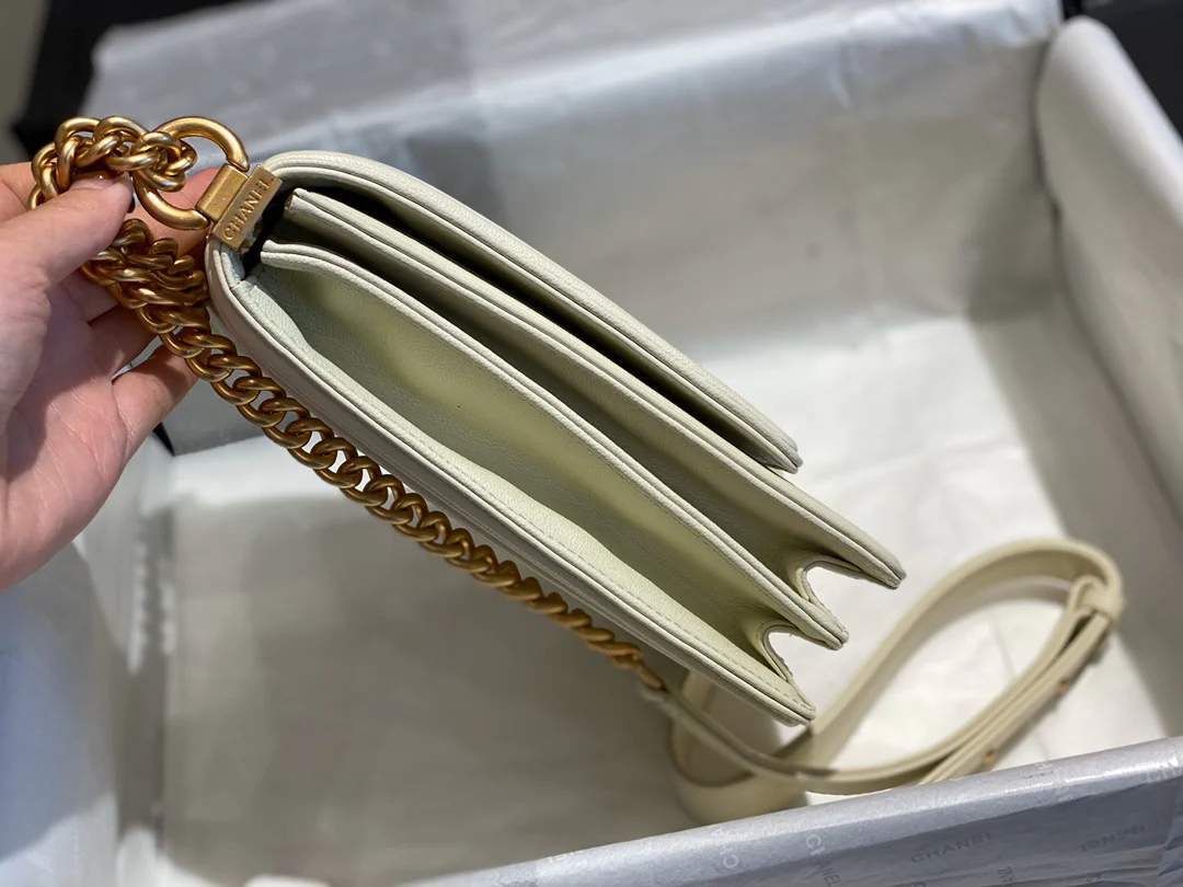 Chanel-boy-19-16-5cm-6