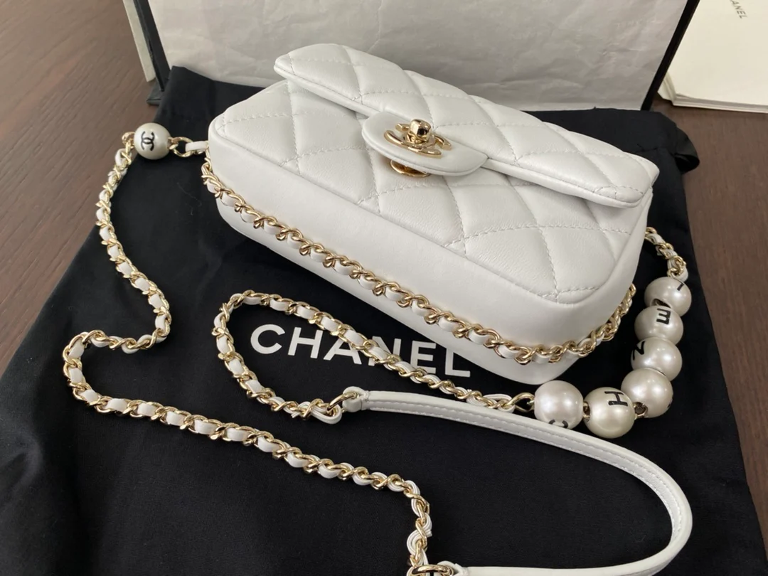 Сумка Chanel CF Pearl из коллекции Весна/Лето 2020 - Белая - 18 см - 1