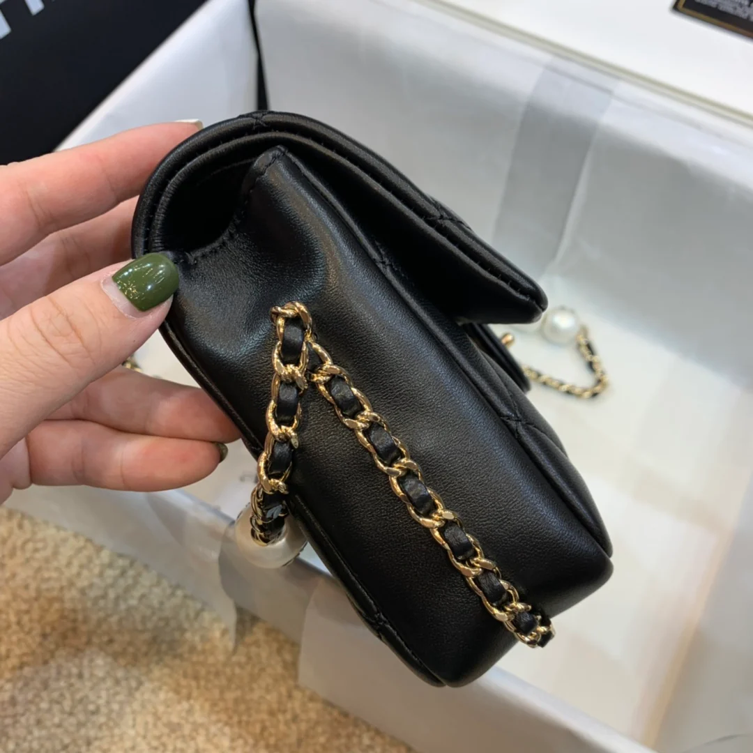 Сумка Chanel CF Pearl из коллекции Весна/Лето 2020 - Черная - 18 см - 1