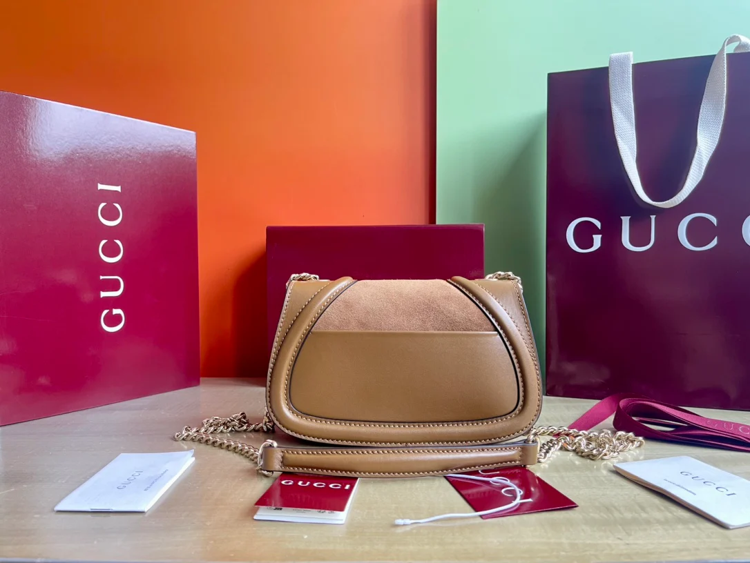 Ремешок на плечо Gucci 2025 из замши и кожи с золотой цепочкой - коричневый