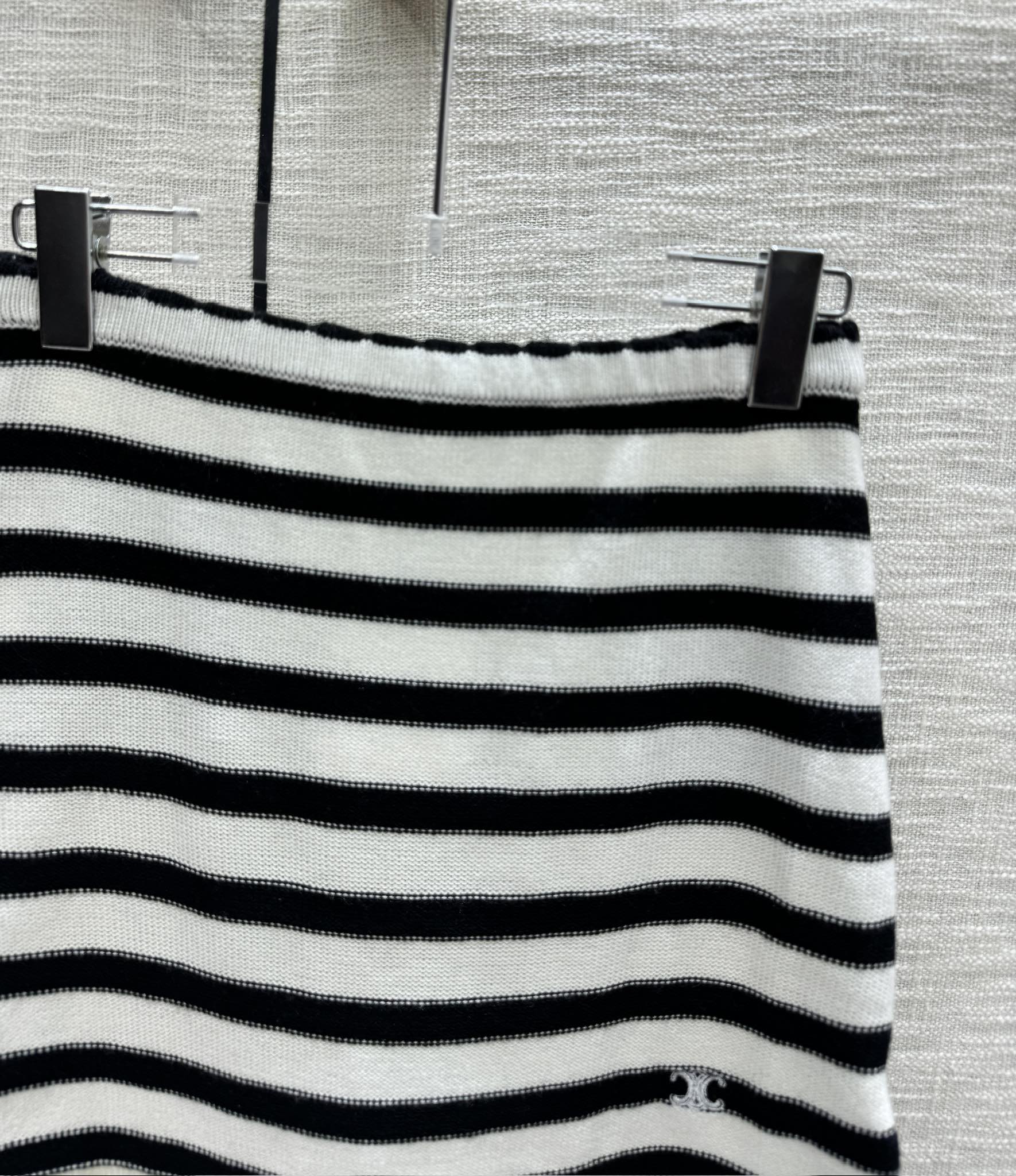 Вязаная юбка миди Celine 2404 с кружевной отделкой и полосатым рисунком в стиле колор-блок.