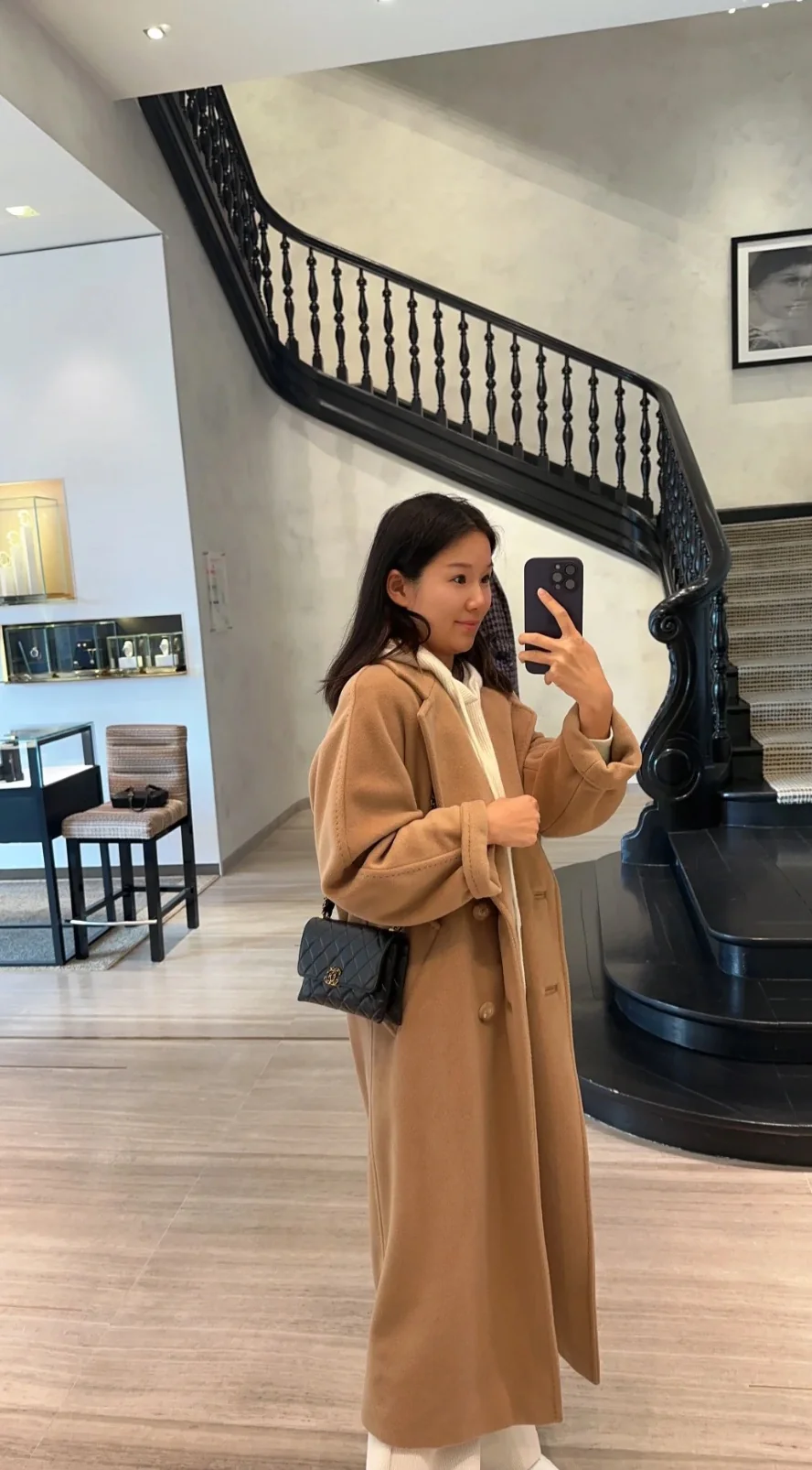 Коллекция Chanel осень/зима - 19 - Сумка ?Тофу? - Черная, широкий плечевой ремень, мятая кожа