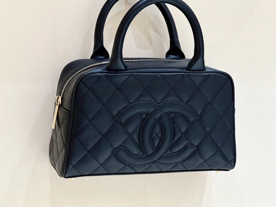 Винтажная сумка-боулинг Chanel - черная