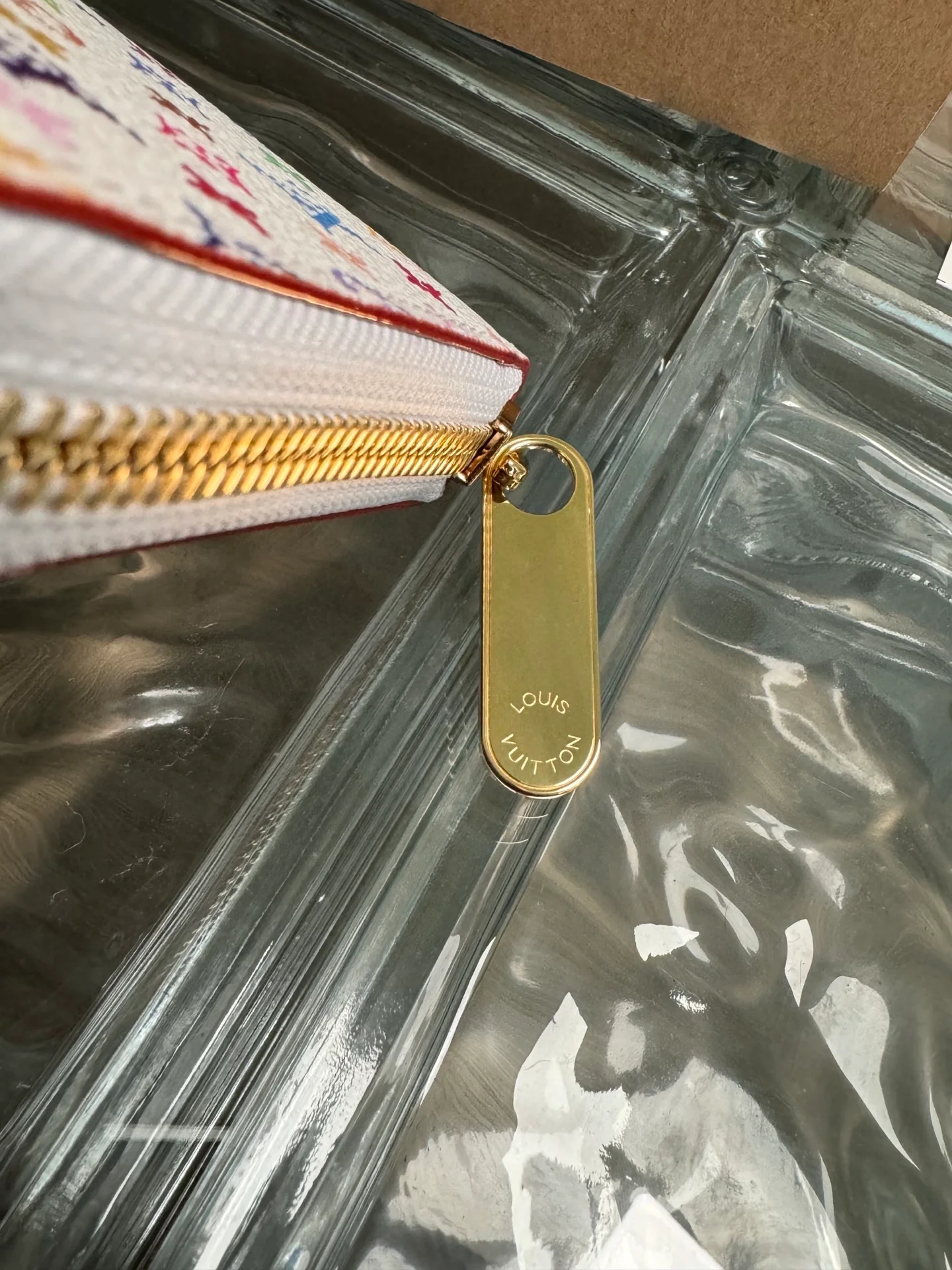 LV-m13922-zippy-wallet-pink and white