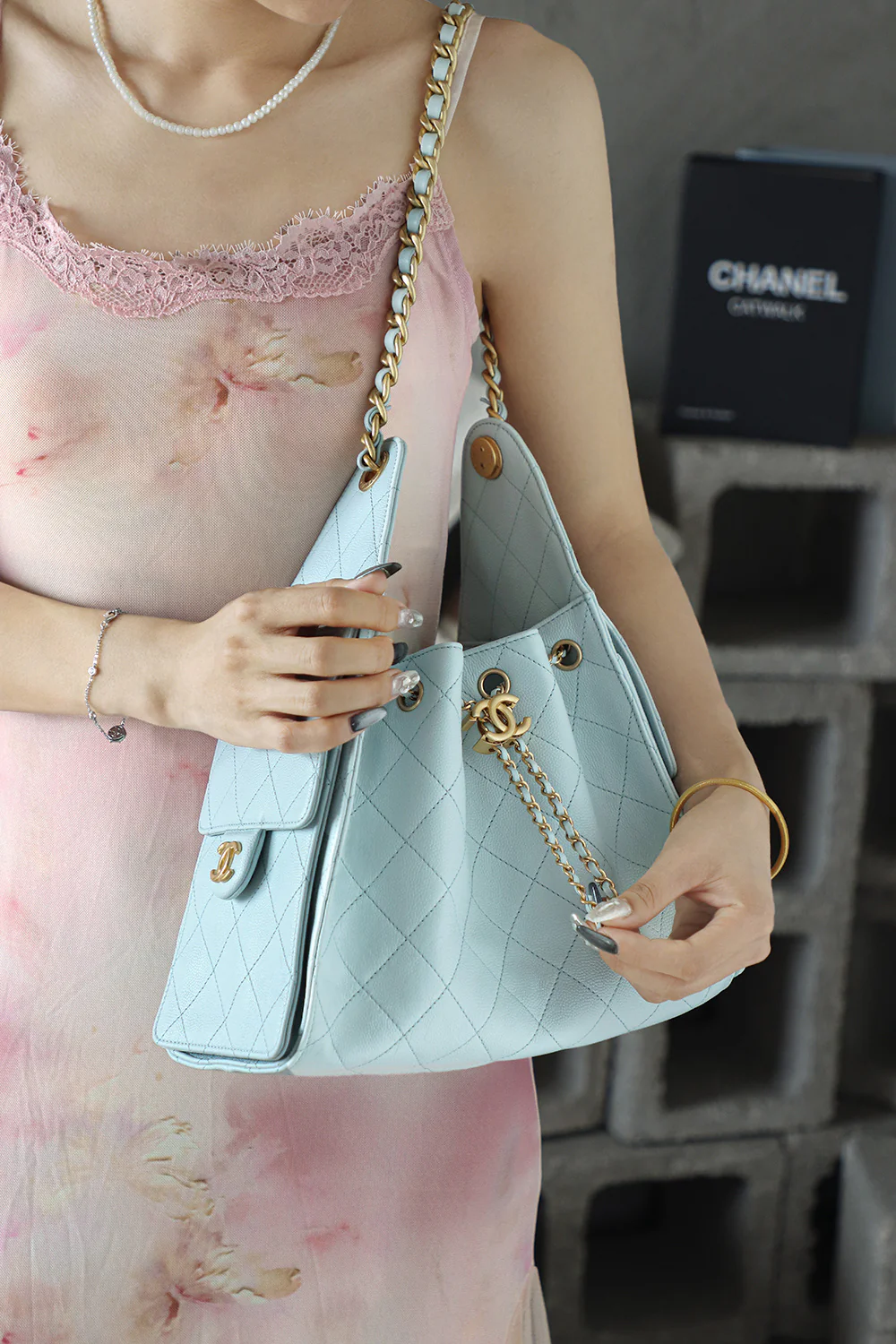 Сумка Chanel 25c Hippie Hobo Small Macaron с золотой пряжкой