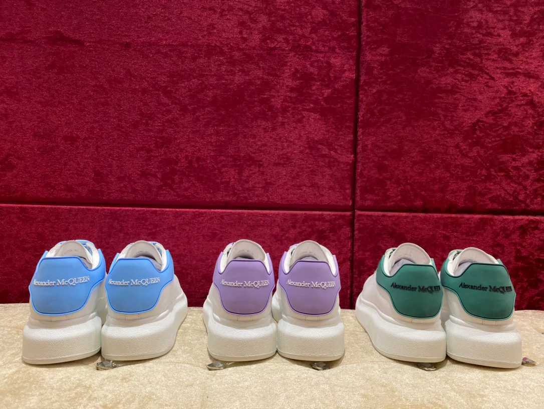 Классические белые кроссовки McQueen - изображение из коллекции