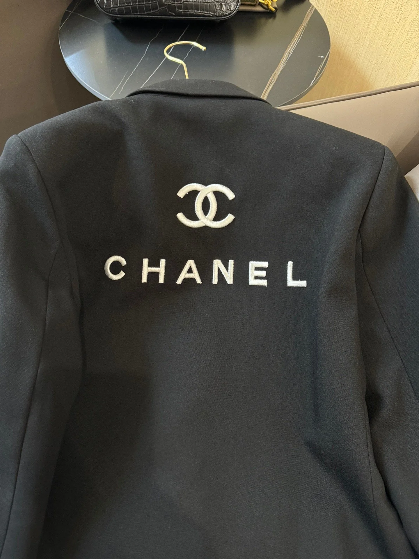 Новый пиджак Chanel 2403-4SS