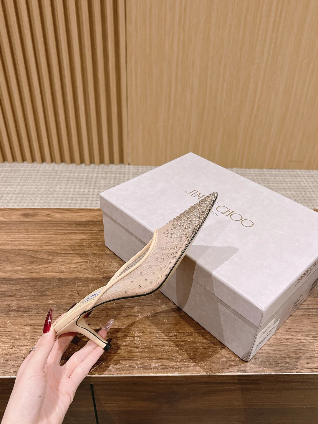 Jimmy - Туфли на каблуке с острым носком и стразами, абрикосовый цвет