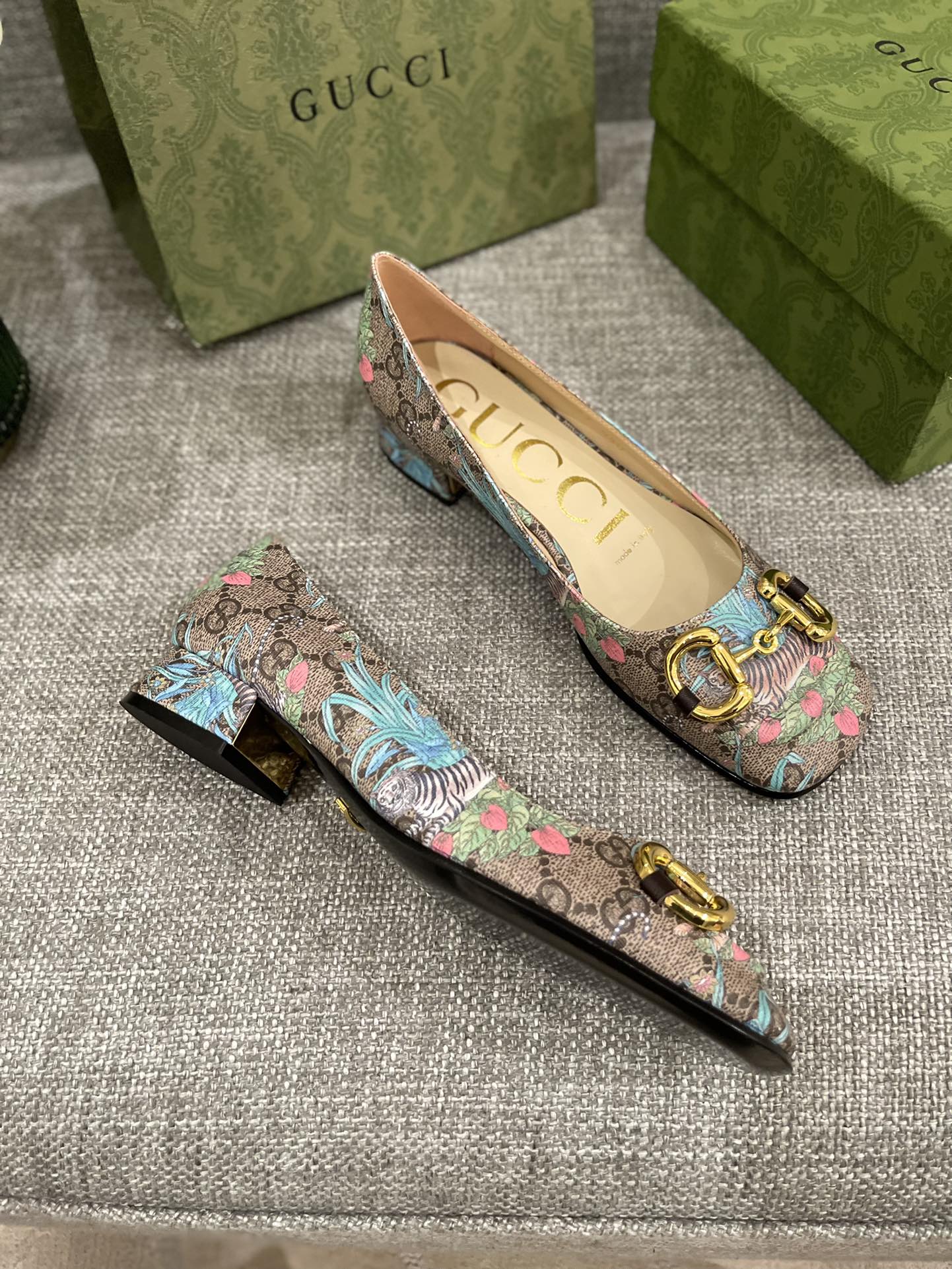 Gucci - обувь с закрытым носком