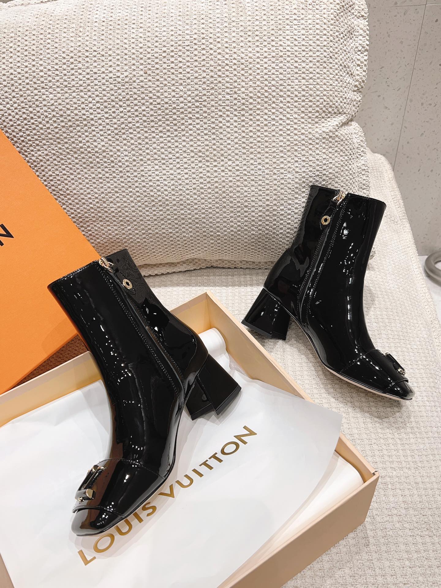 LV-2024 - Сапоги на высоком каблуке - Черные