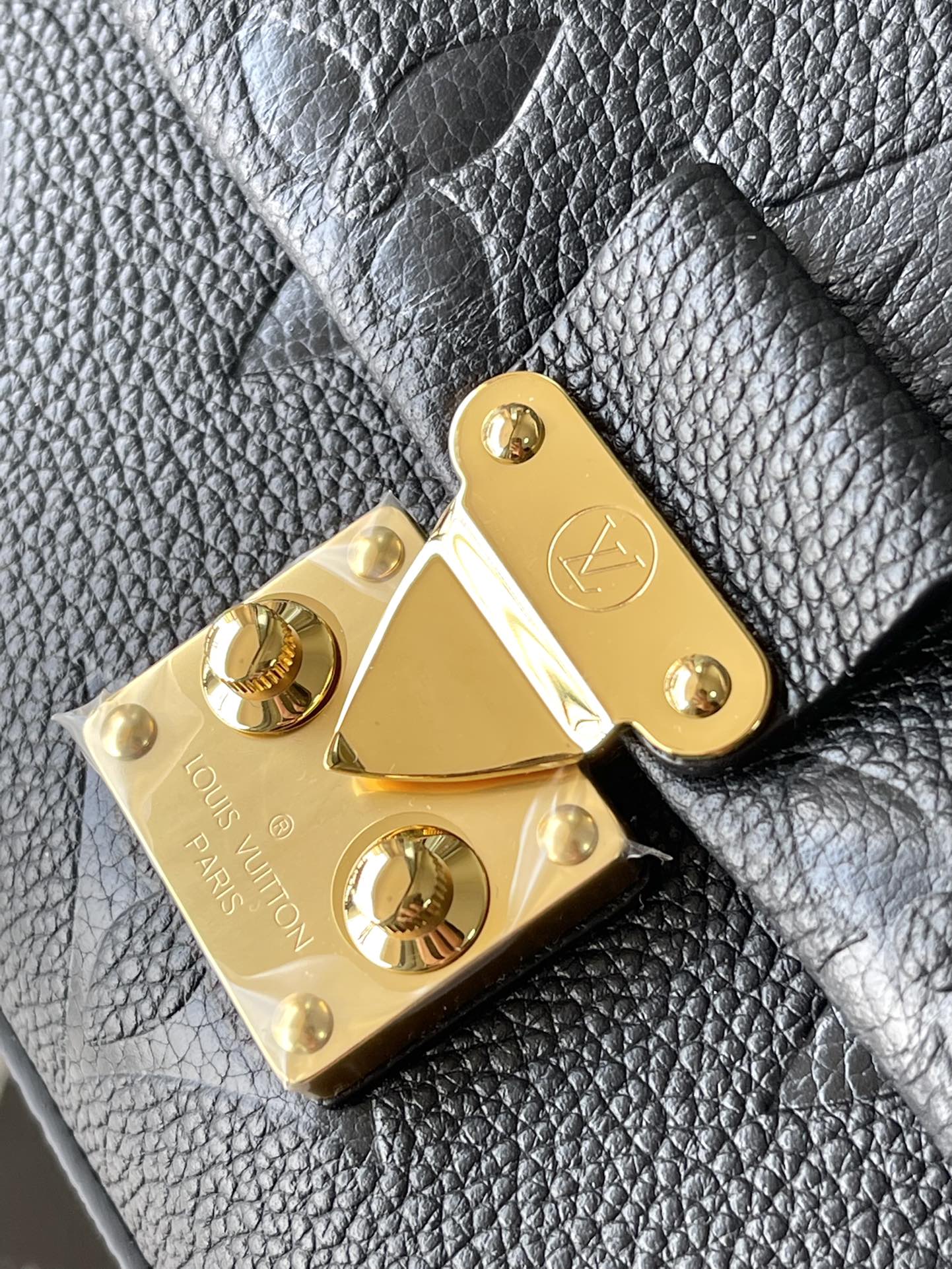 m45977-LV-madeleine-bb-handbag/crossbody bag-black