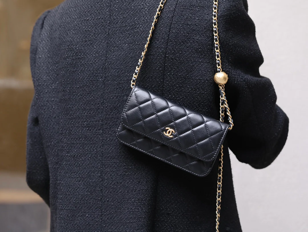 Chanel - Chanel - Золотой шар WOC - Черный