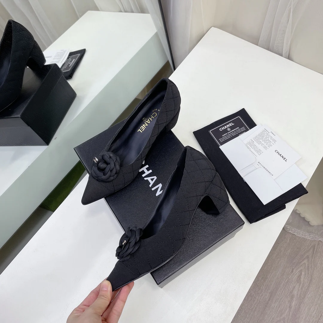 Туфли на массивном каблуке Chanel Camellia - 5 см