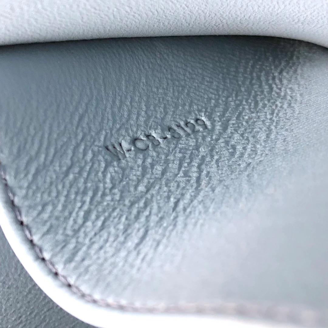 Сумка Celine Box-Tteen из полированной телячьей кожи - аквамарин - 1