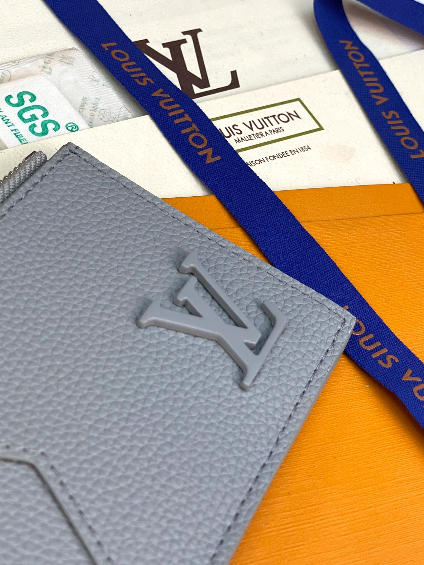 LV-m82068-держатель для монет и карт-серый