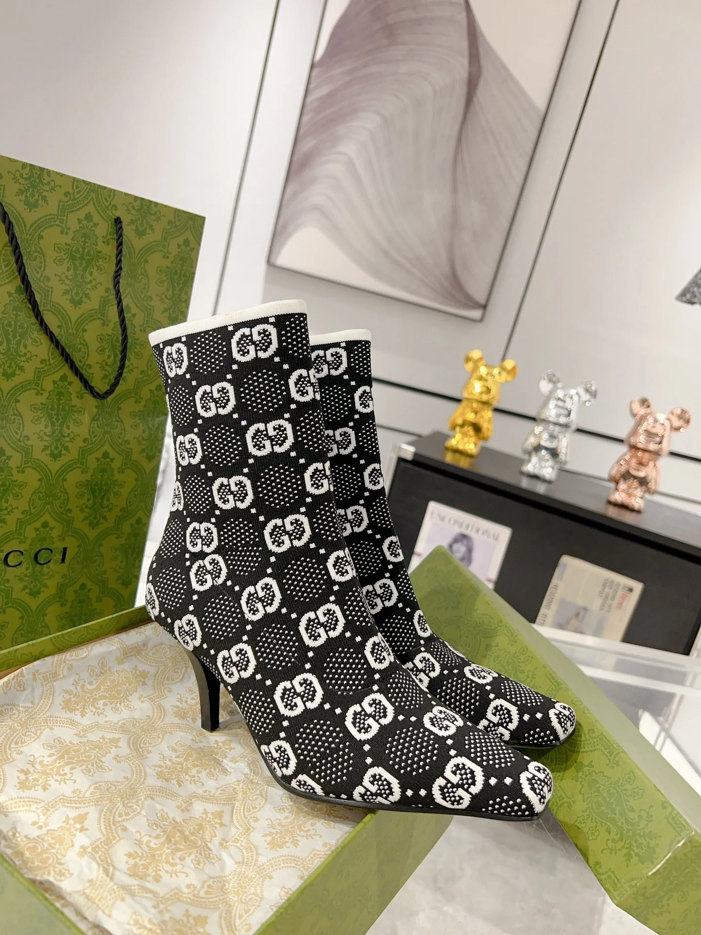 Gucci - Ботильоны на шпильке с сетчатыми вставками и стразами - Черно-белые