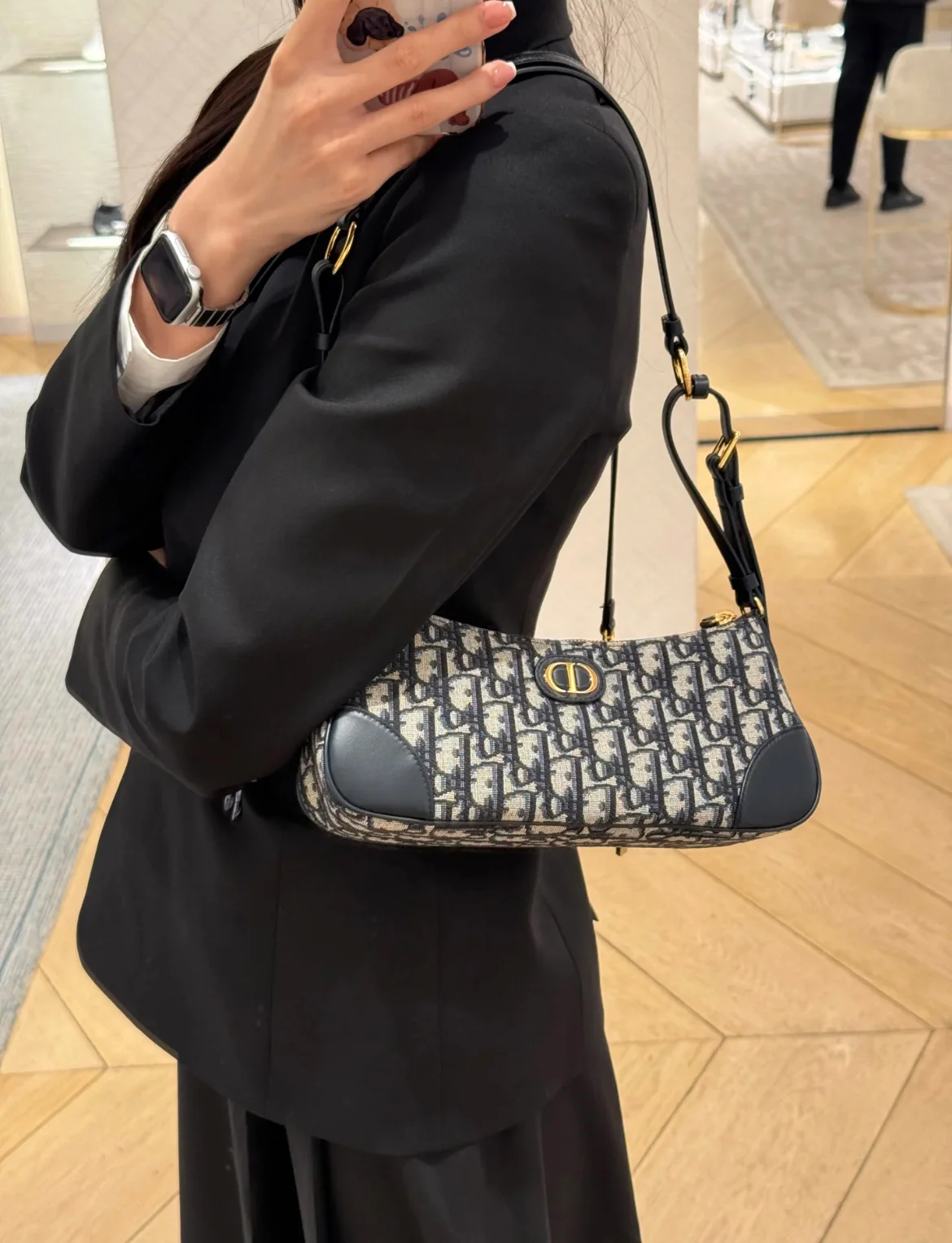 Dior 30 Montaigne Wanderlust Hobo - темно-синий