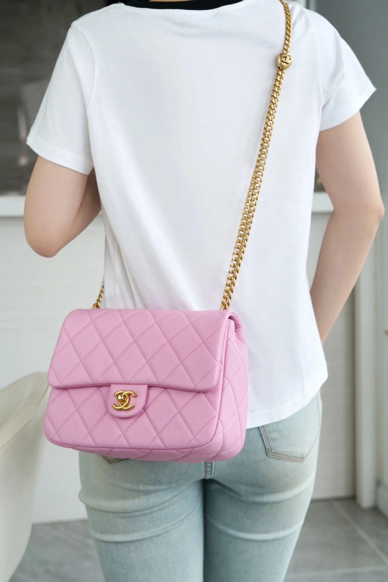 Новинка сезона весна/лето 2023 от Chanel - Сумка на цепочке в форме сердца - CF Bag - Светло-розовая - 24 см