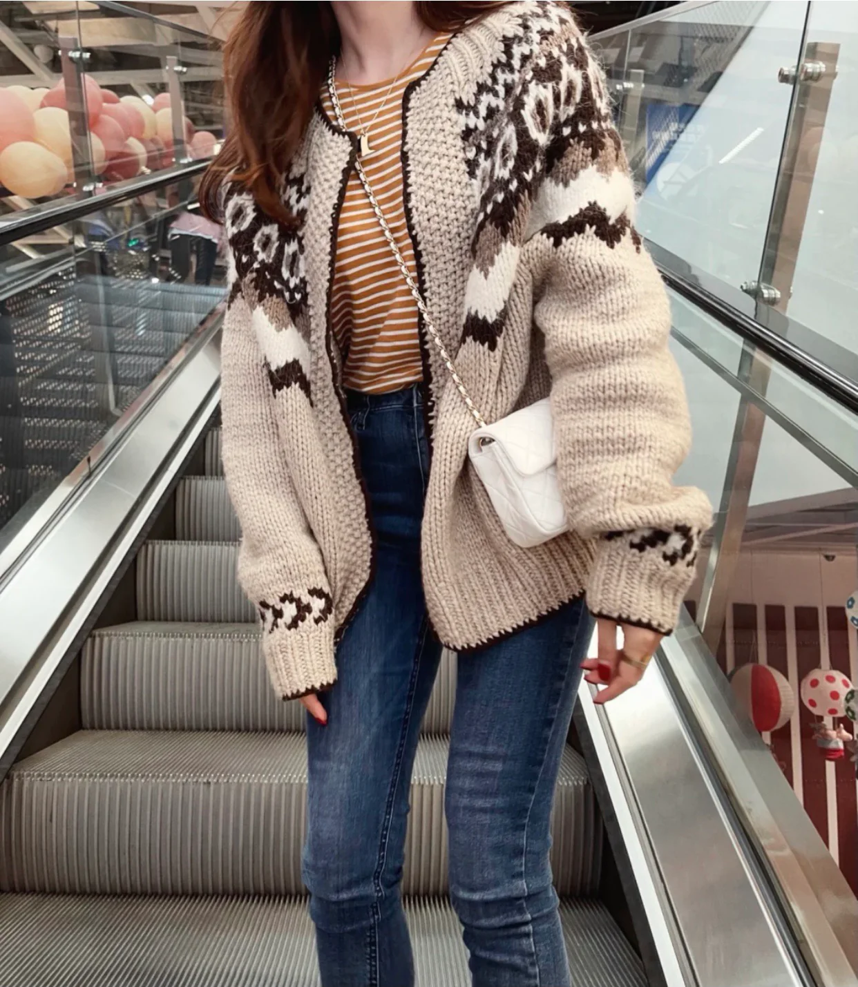 Chanel - Золотая сумка-клапан с шариком из углеродного волокна - Белая