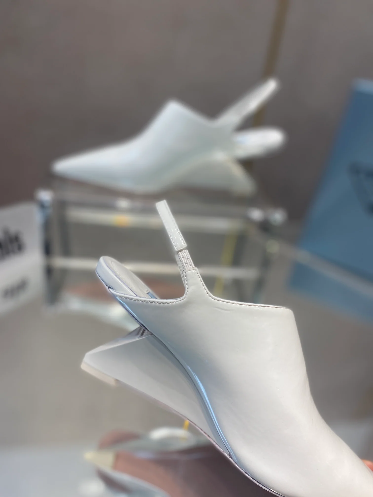 Туфли Prada - туфли Prada с острым носком на низком каблуке