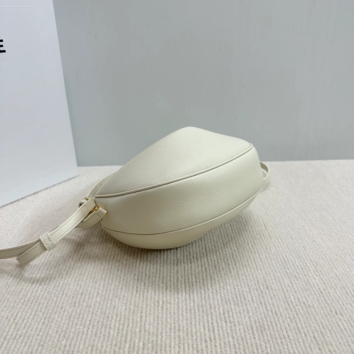 Сумка Celine-Lulu Crescent Bag - белая