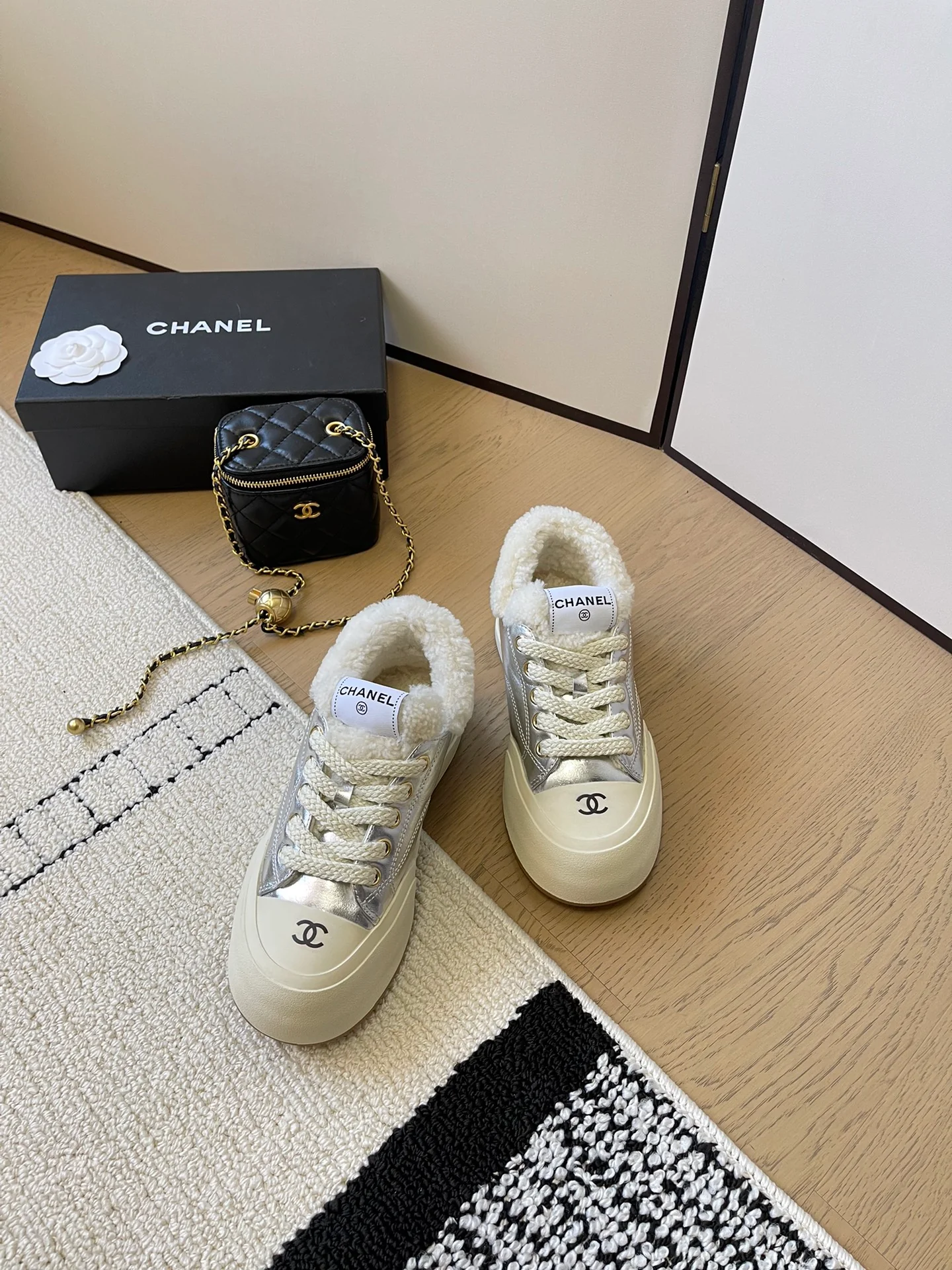 Повседневные шерстяные туфли Chanel 2024 - серебристые