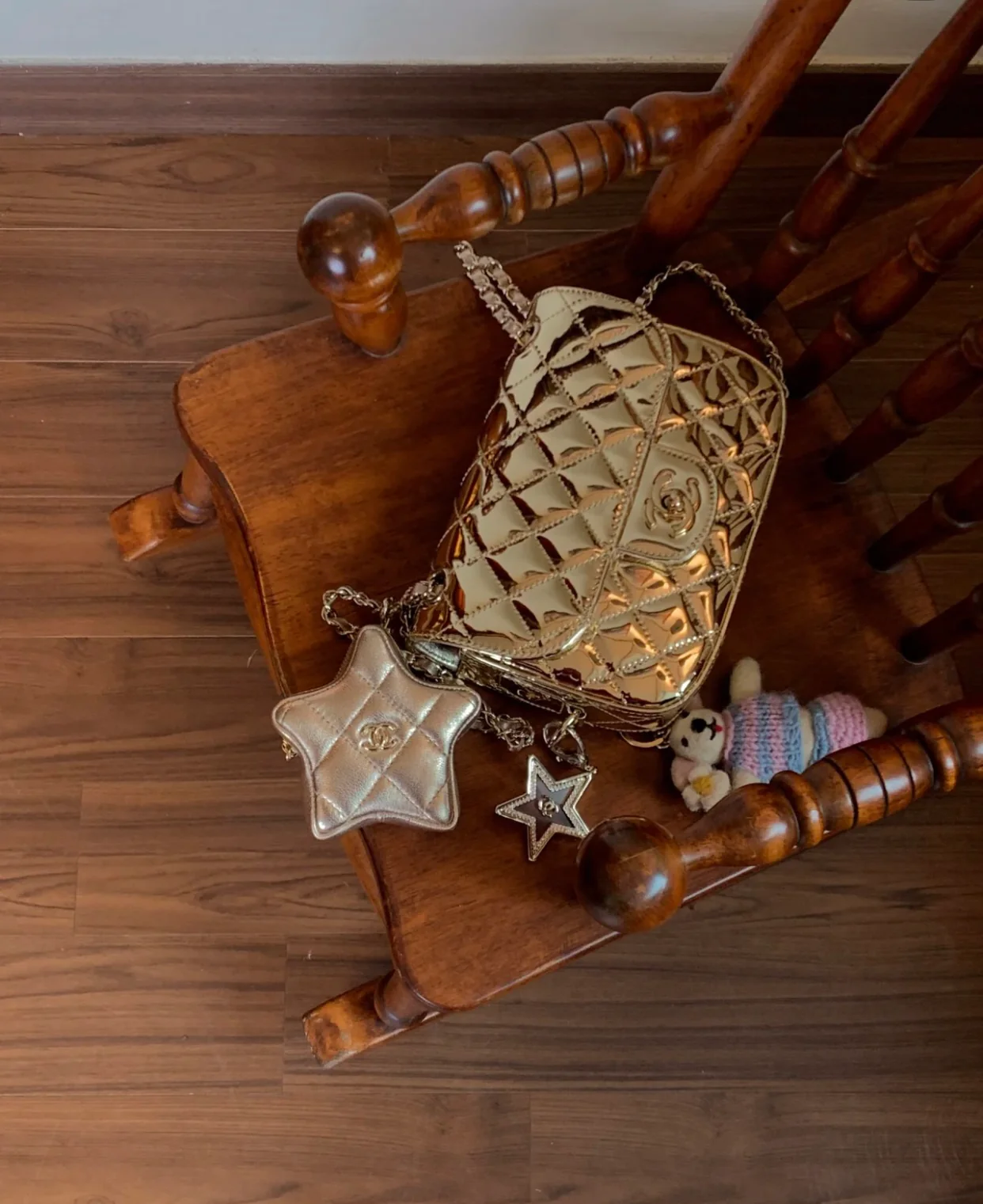 Весенняя коллекция Chanel 24c - Золотой кошелек для монет со звездным узором