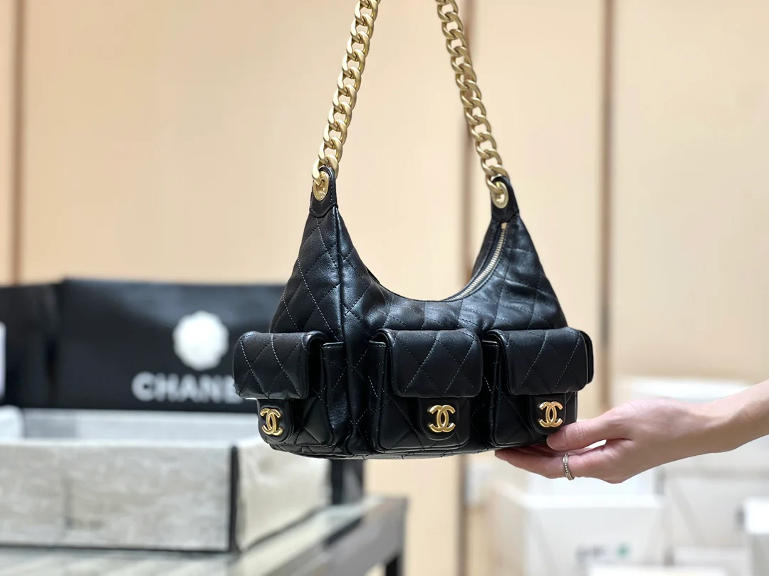 Маленькая джинсовая сумка Chanel 25c в стиле хиппи - черная.