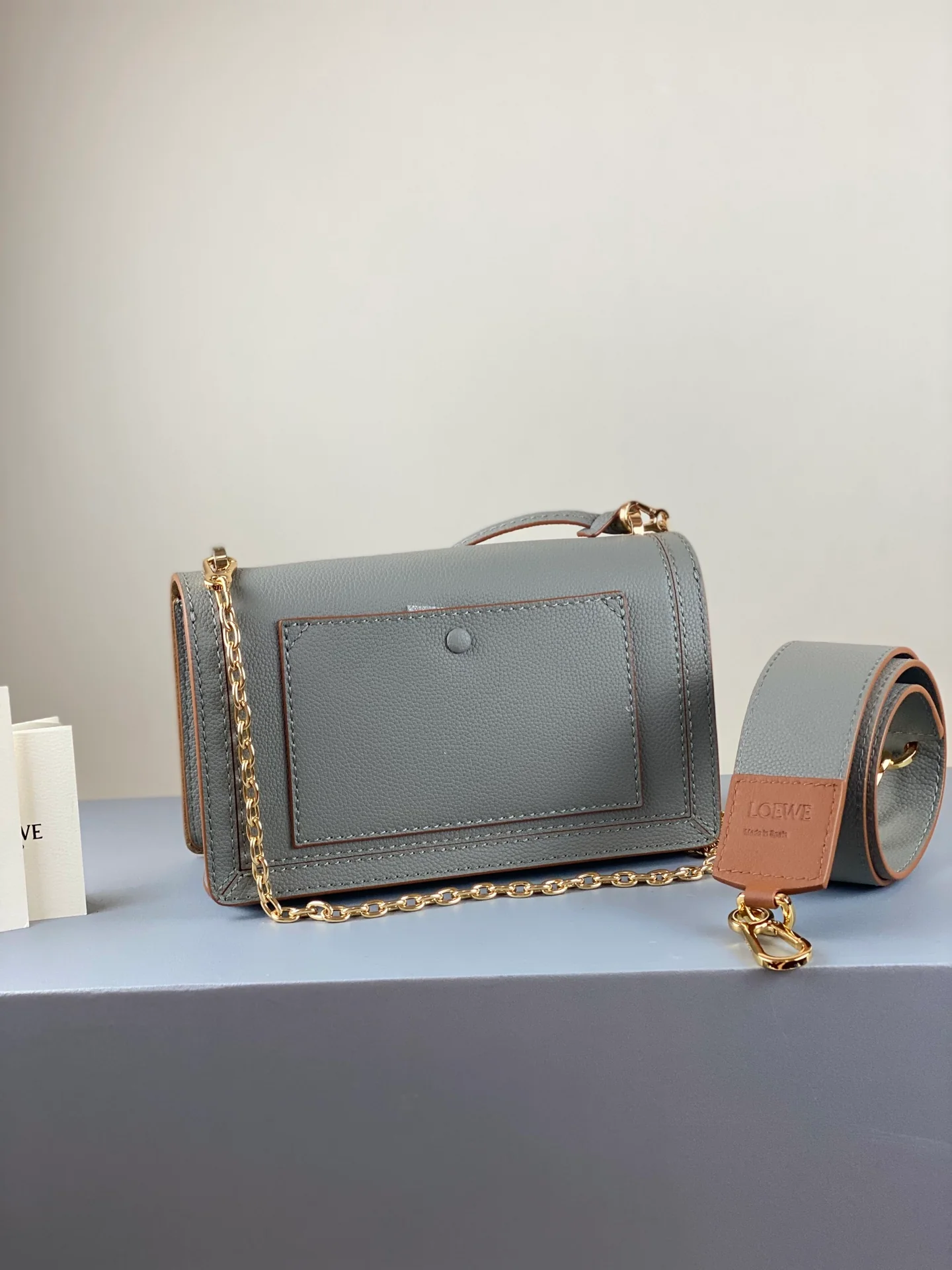 Новая версия сумки Loewe 2020 года - Треугольная сумка - Мягкая зернистая кожа - Телячья кожа