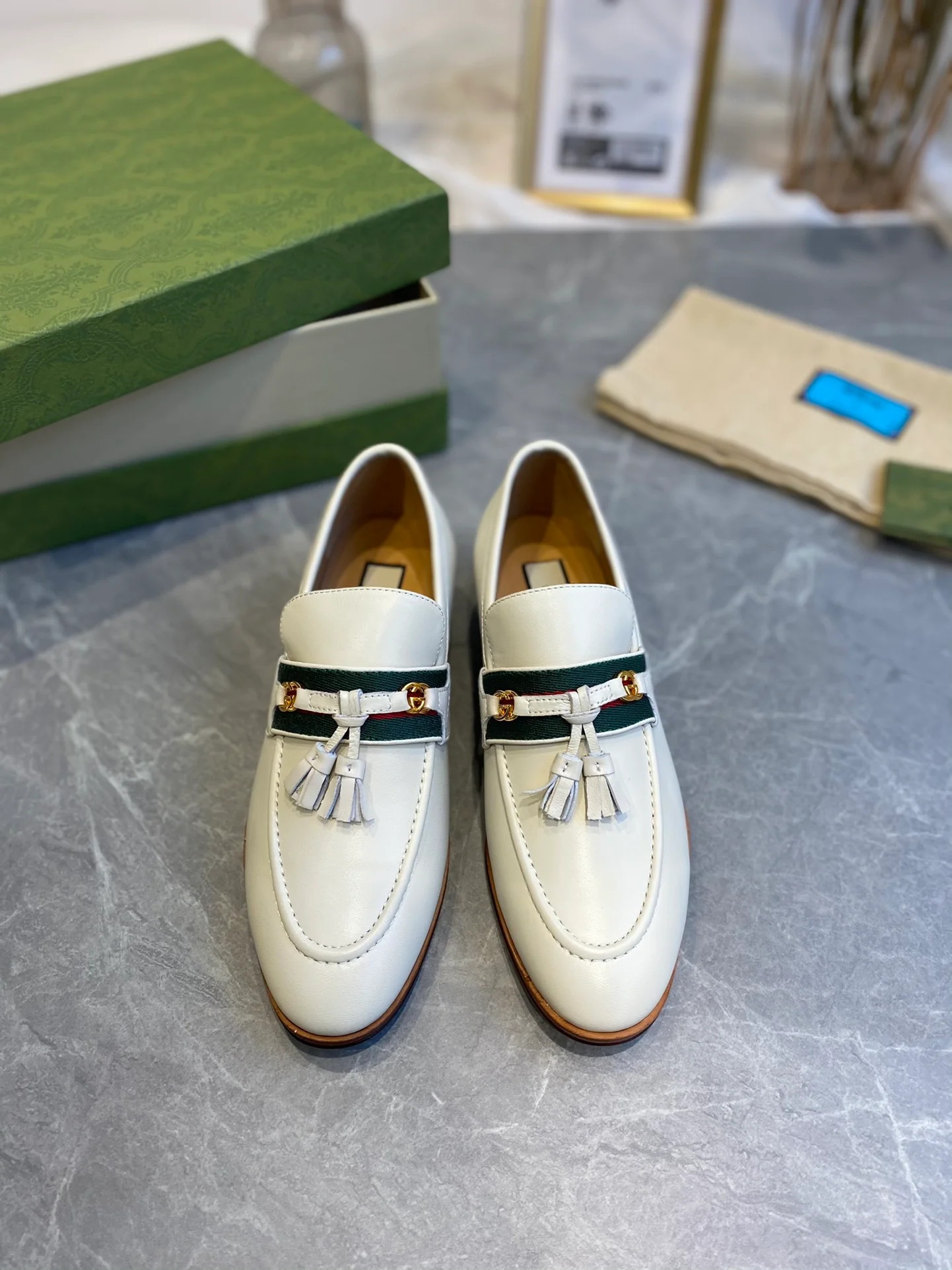 Лоферы Gucci с кисточками