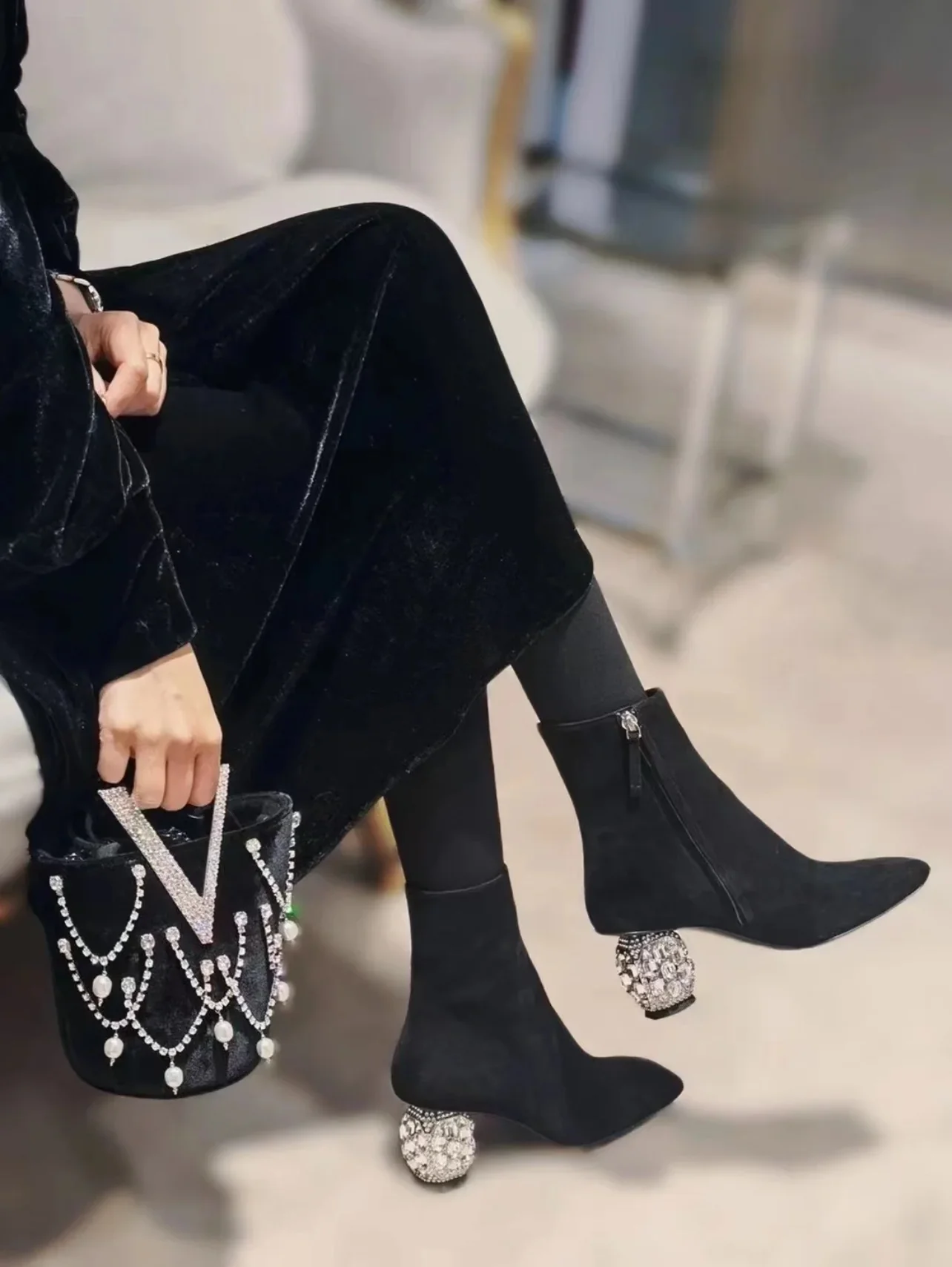 Кожаные ботильоны RV-2024 с ромбовидным рисунком - черные