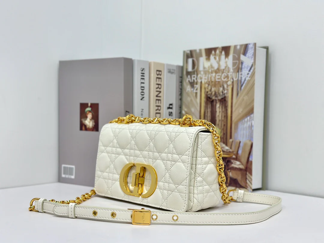 Маленькая сумка Dior Caro на цепочке - белая