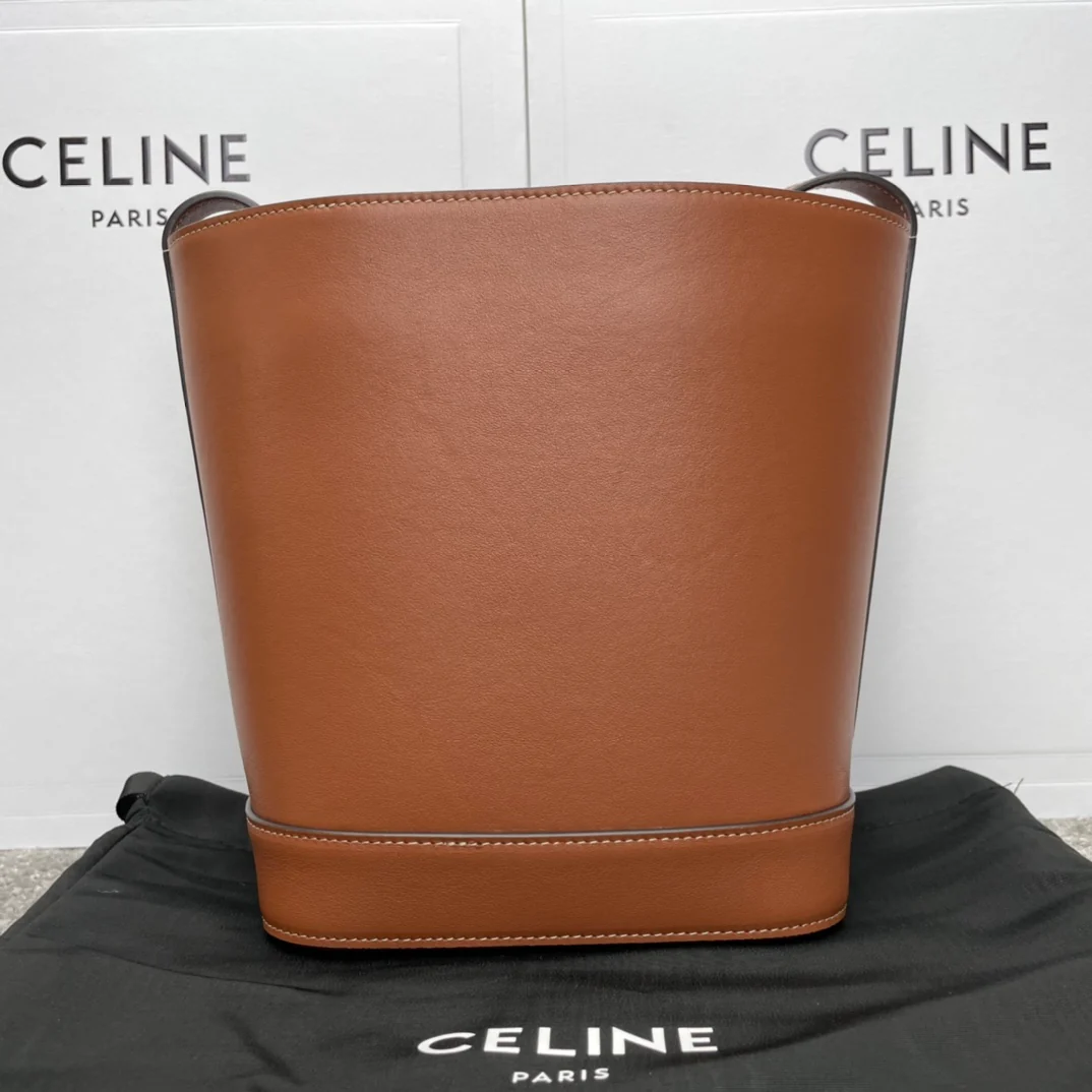 Сумка-ведро Celine Cuir Triomphe Small из гладкой кожи - 1 шт.