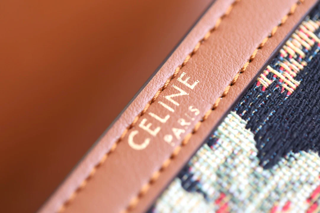 Celine 小号TRIOMPHE刺绣织物钱包-花卉