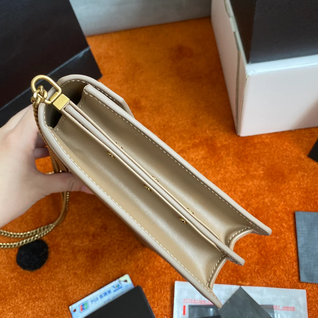 Сумка-конверт YSL Cassandra из гладкой плетеной ткани