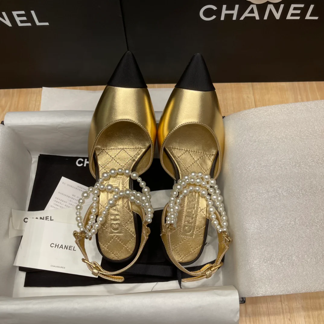 Chanel - Босоножки на шпильке, вышитые жемчугом