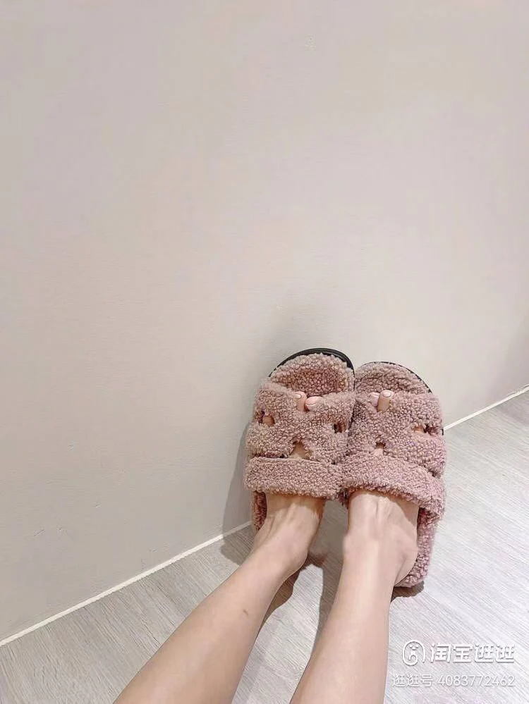 Шерстяные тапочки Hermes Rainbow - фотографии в них.