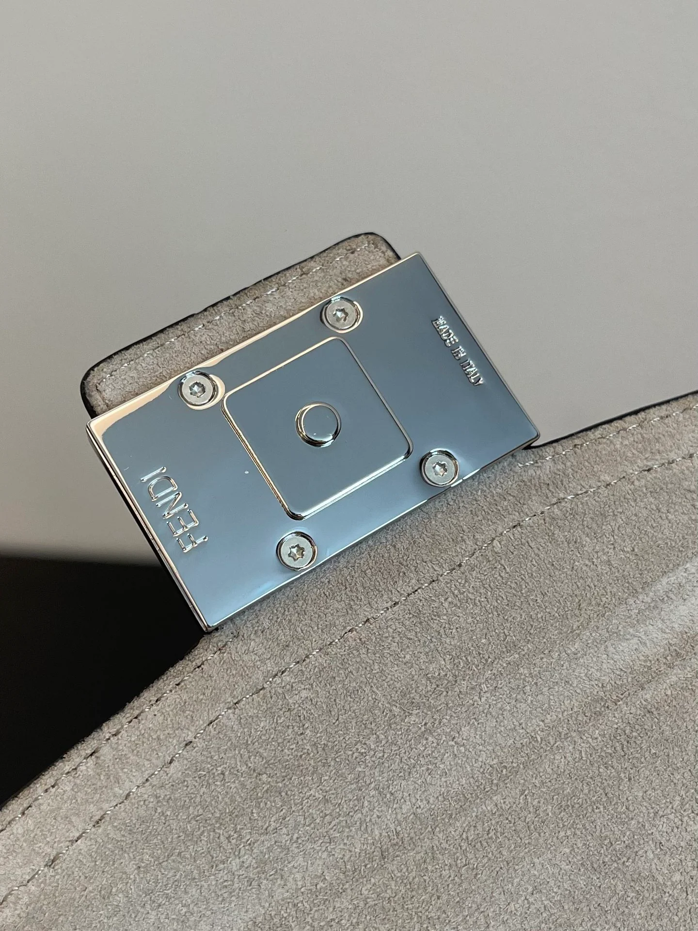 Сумка-коробка Fendi с монограммой