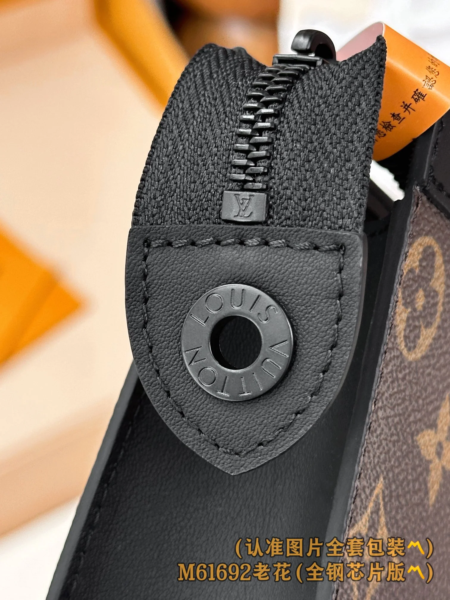 LV-m61692-pochette-voyage средняя сумка-классическая монограмма