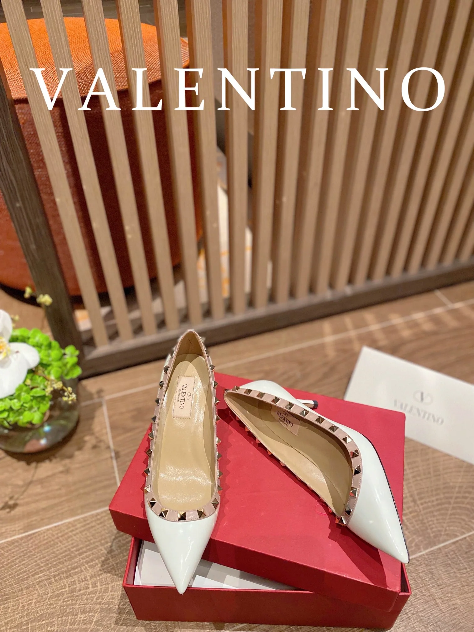 Классические туфли на среднем каблуке Valentino - белые