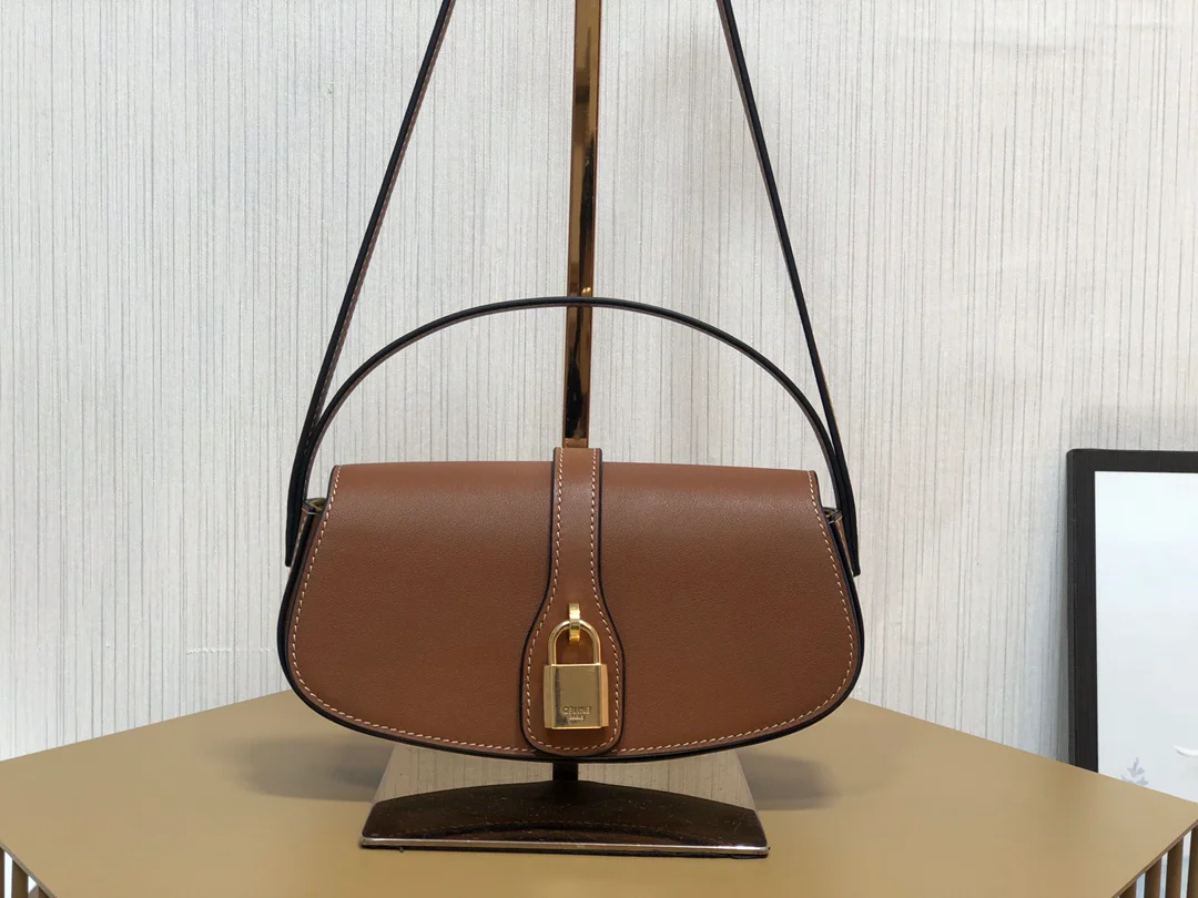 Мини-клатч Celine Tabou с плечевым ремешком в форме замка — коричневый — из гладкой коровьей кожи.