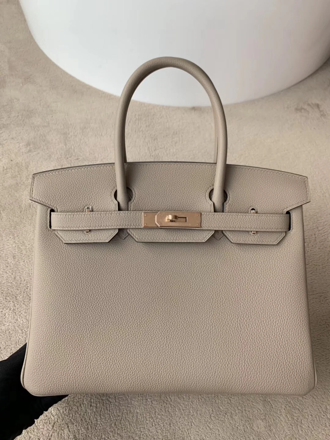Сумка Hermes Birkin 30-81 цвета ?голубиный серый? с пряжкой из розового золота.