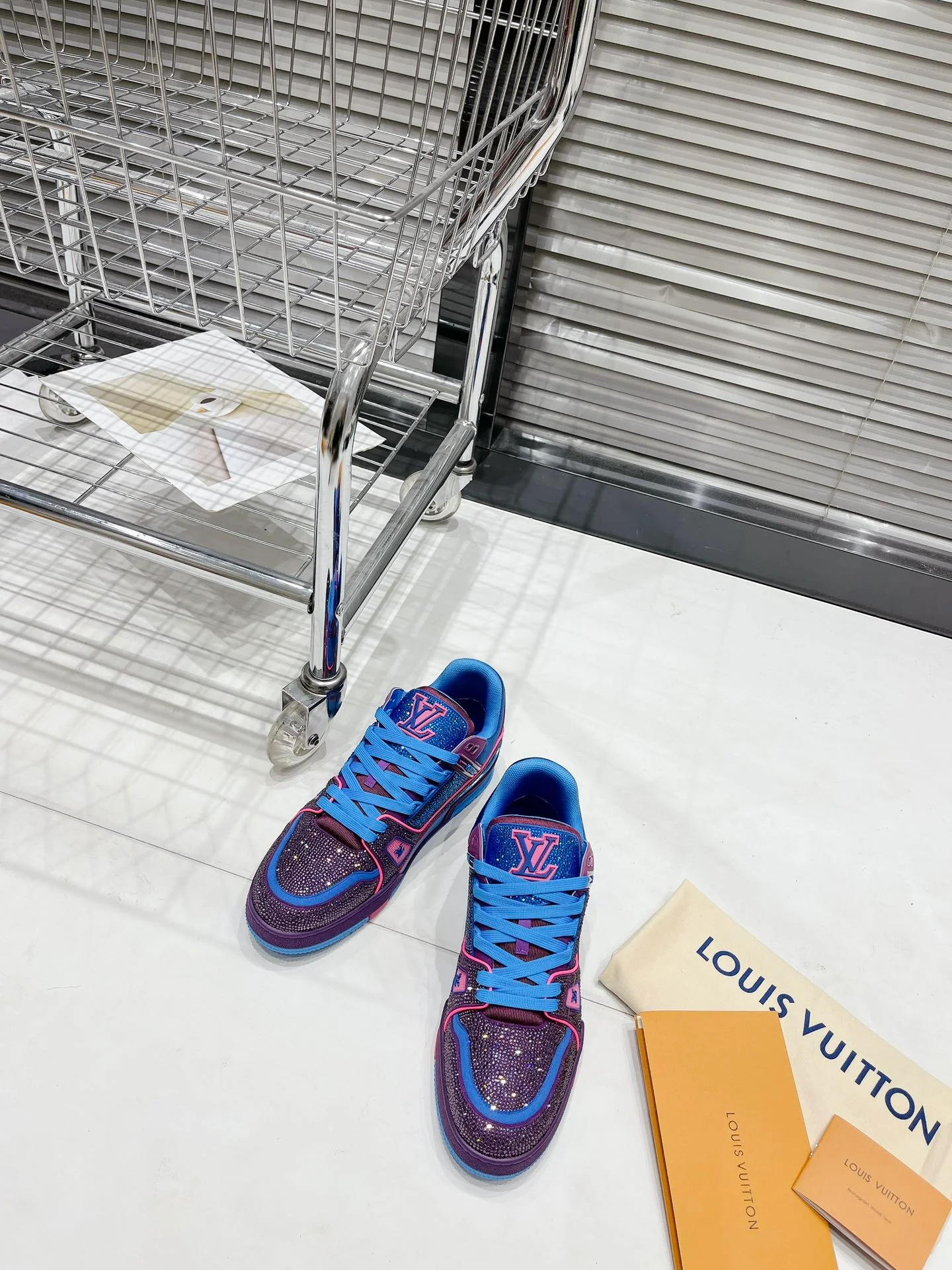 Кроссовки LV Trainer - обувь для скейтбординга - глянцевые сине-розовые - унисекс